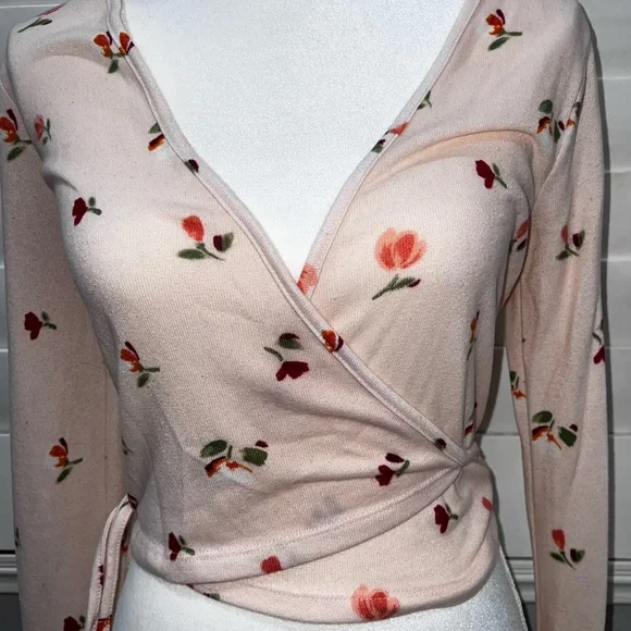 Floral Wrap Crop - Picture 3 of 4